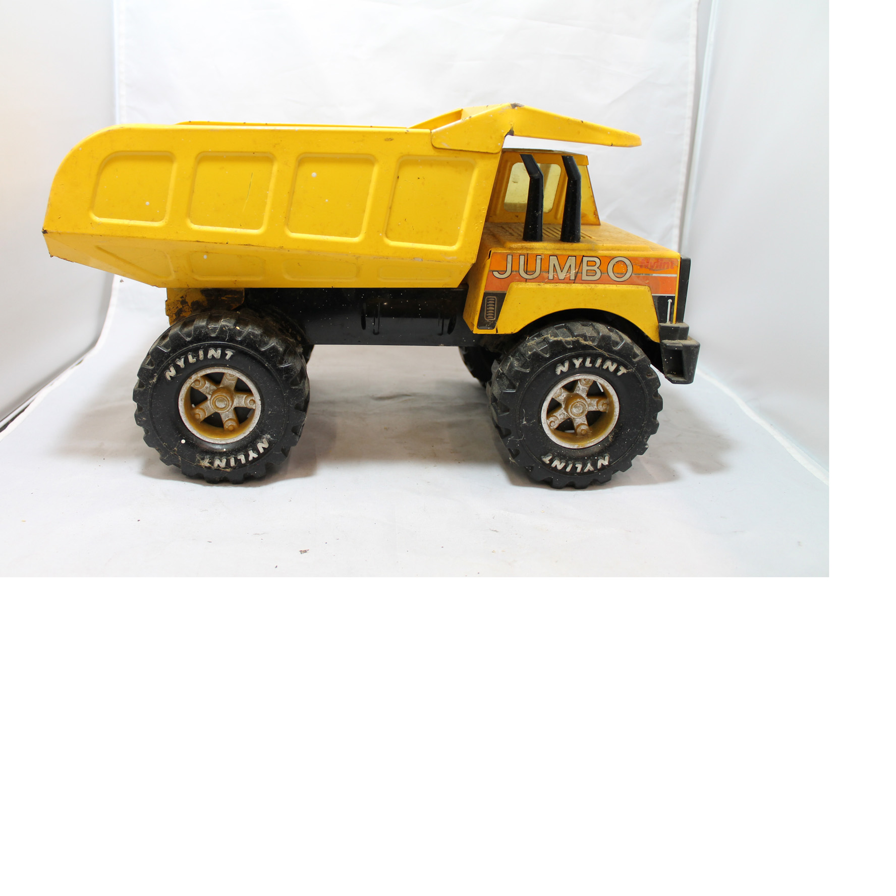 nylint jumbo dump truck