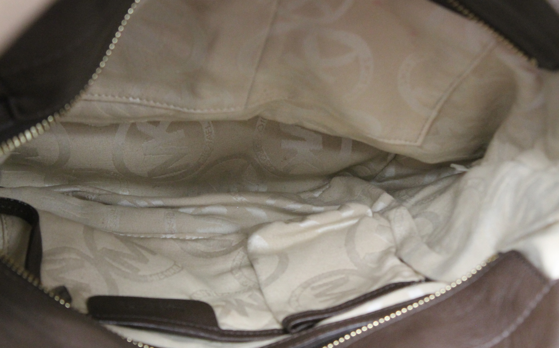 michael kors peyton bucket bag